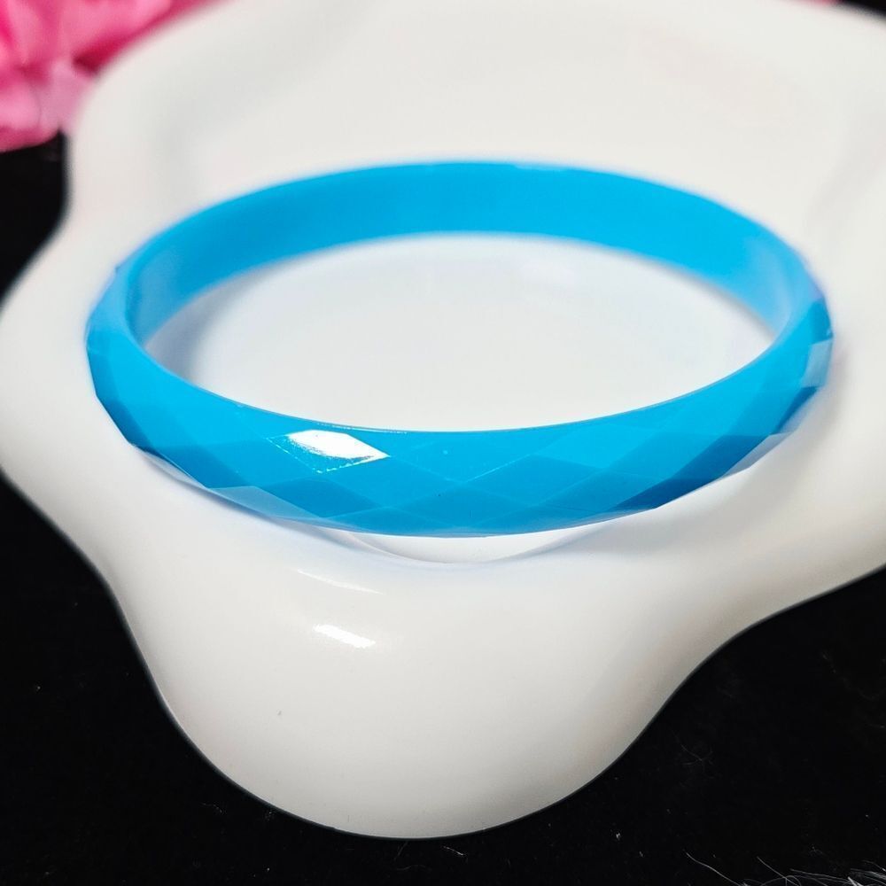 Electric Blue Faceted Acrylic Bangle Bracelet | Y2K Candy-Color Blacklight Glow